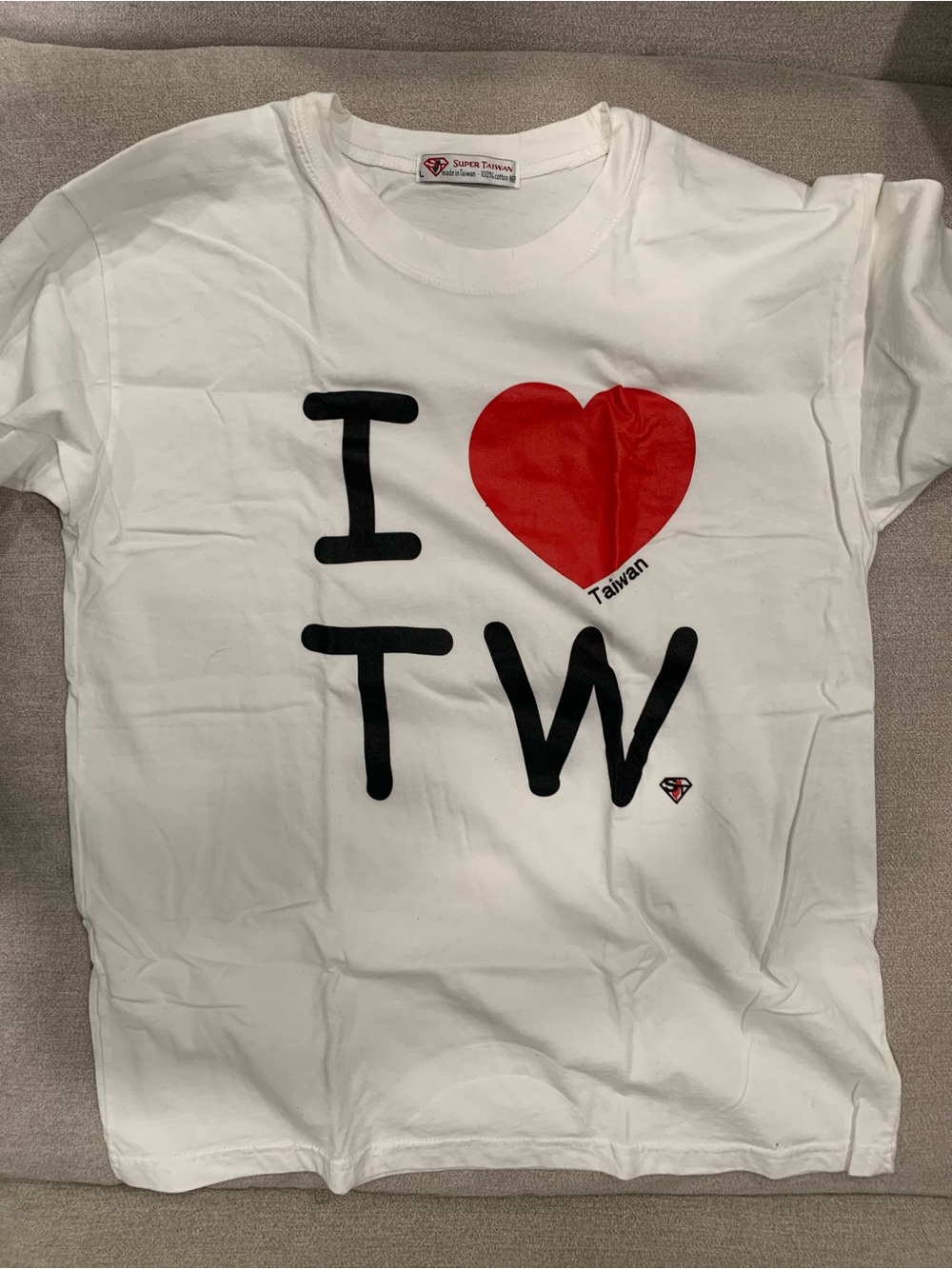Super Taiwan "I ♥ TW" Graphic Tee